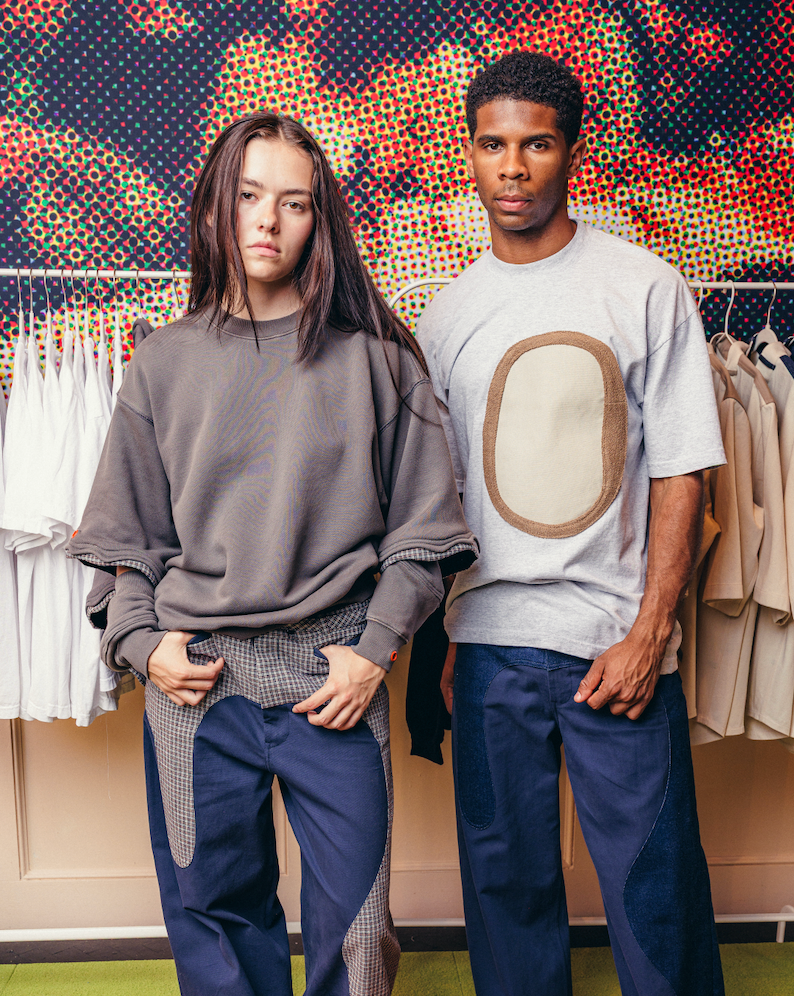 T-Shirt in Gray with Beige Dot and Terry Cloth Detail