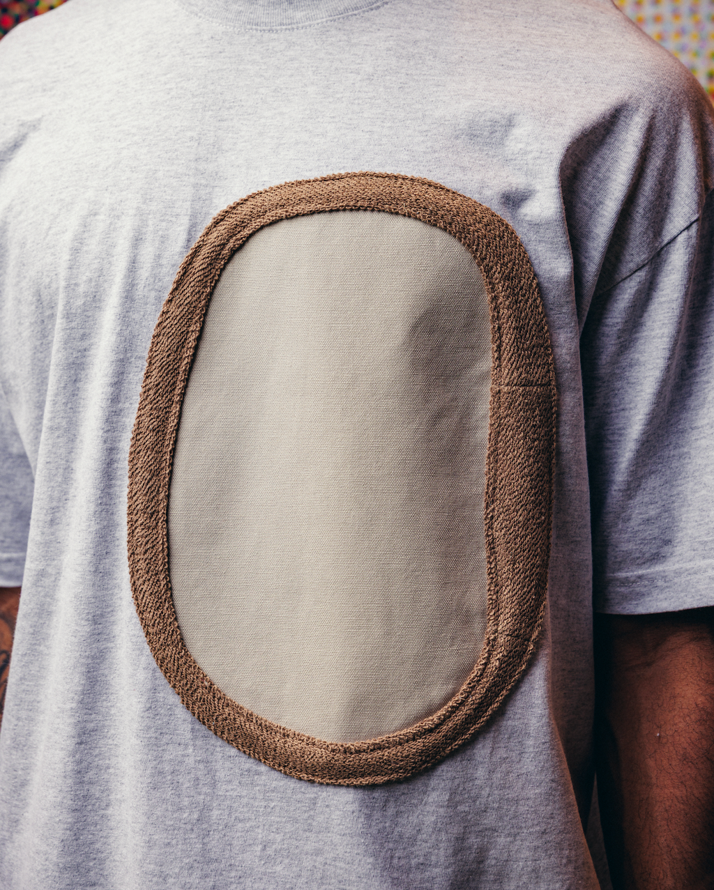 T-Shirt in Gray with Beige Dot and Terry Cloth Detail