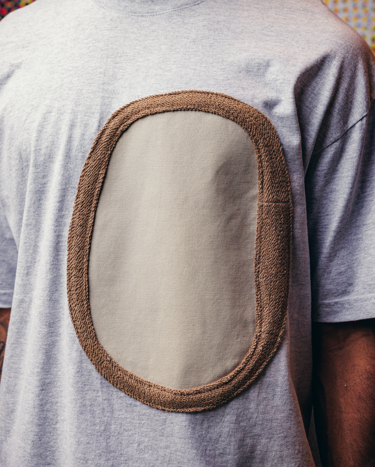 T-Shirt in Gray with Beige Dot and Terry Cloth Detail