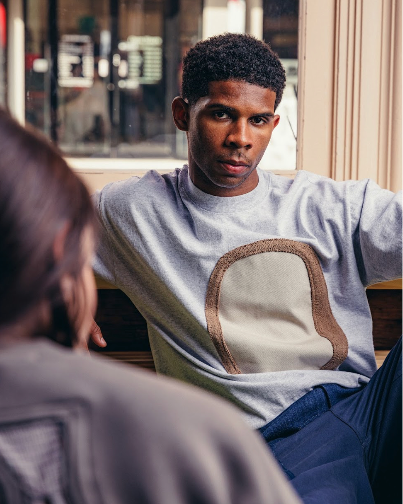 T-Shirt in Gray with Beige Dot and Terry Cloth Detail